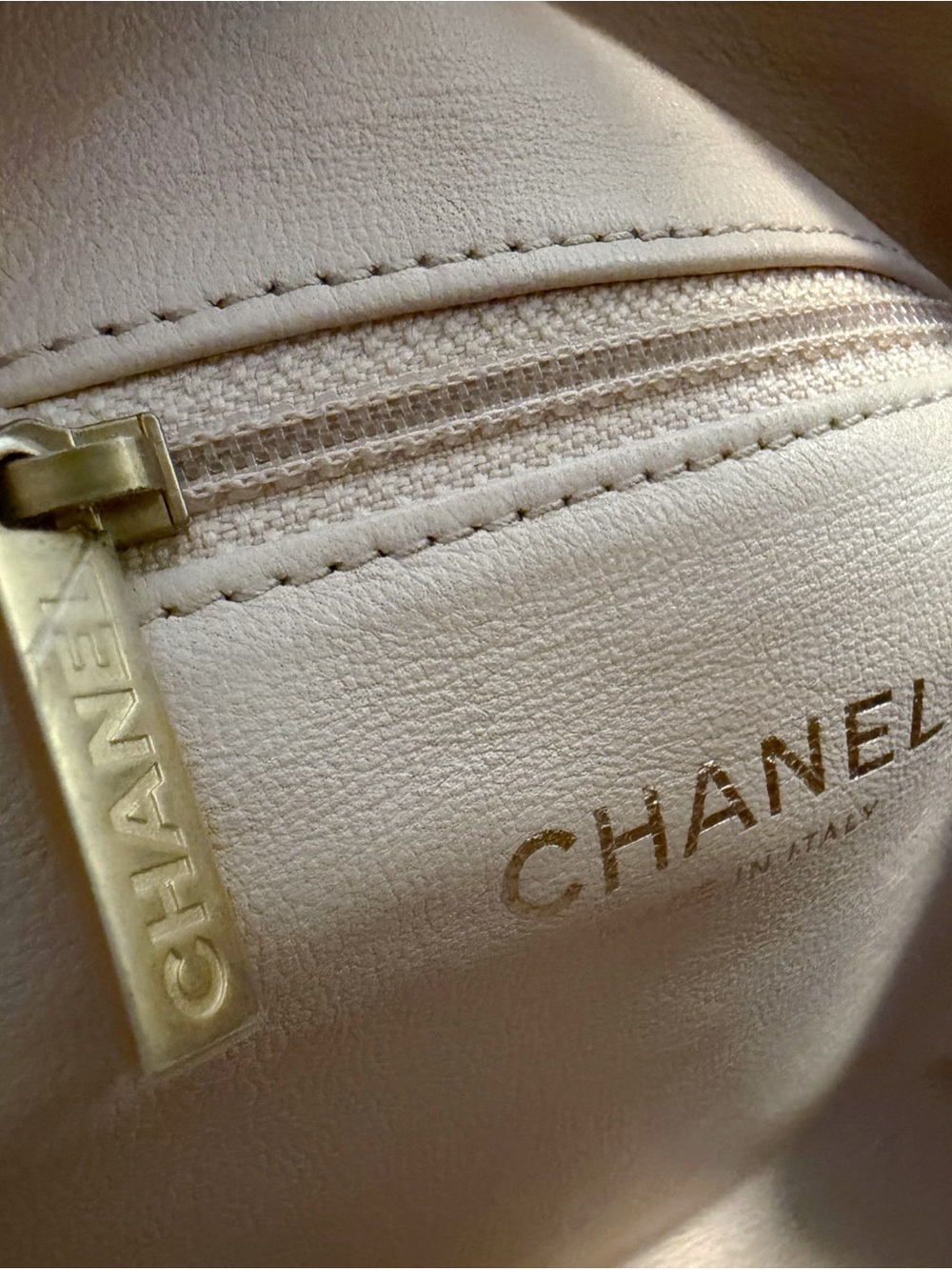 Chanel Quilted Beige Chain-Handle Shoulder Hobo Bag - Picture 9 of 11